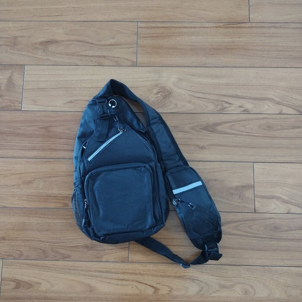 Movie&Men/Woman it's a black and gray backpack - Picture 13 of 17
